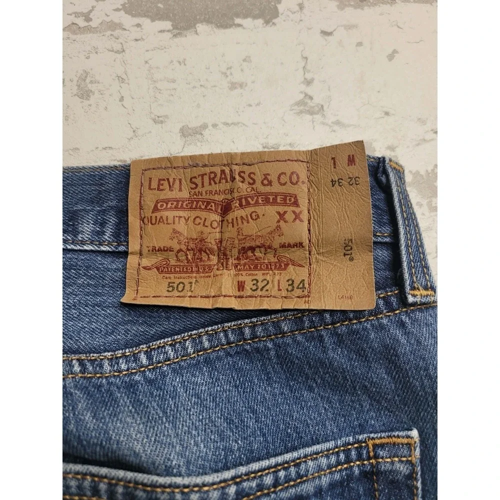 Levis 501 Jeans Mens 32x34 Blue Denim Straight Leg Button Fly Medium Wash‎